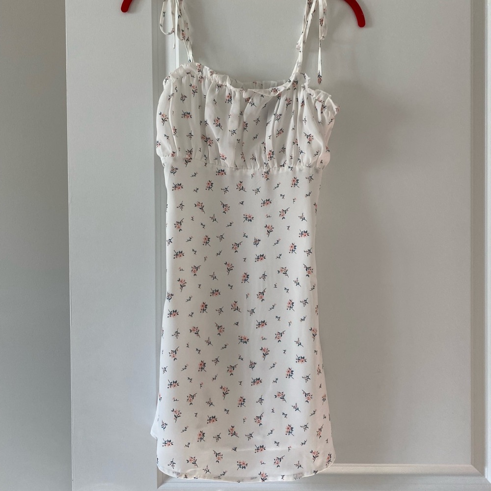 Women’s white floral print shoulder tie dress